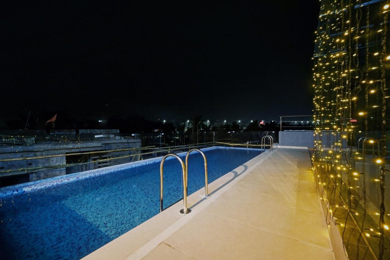 Super Townhouse Oak Hillside Aqua Hotel Khandagiri Buitenkant foto