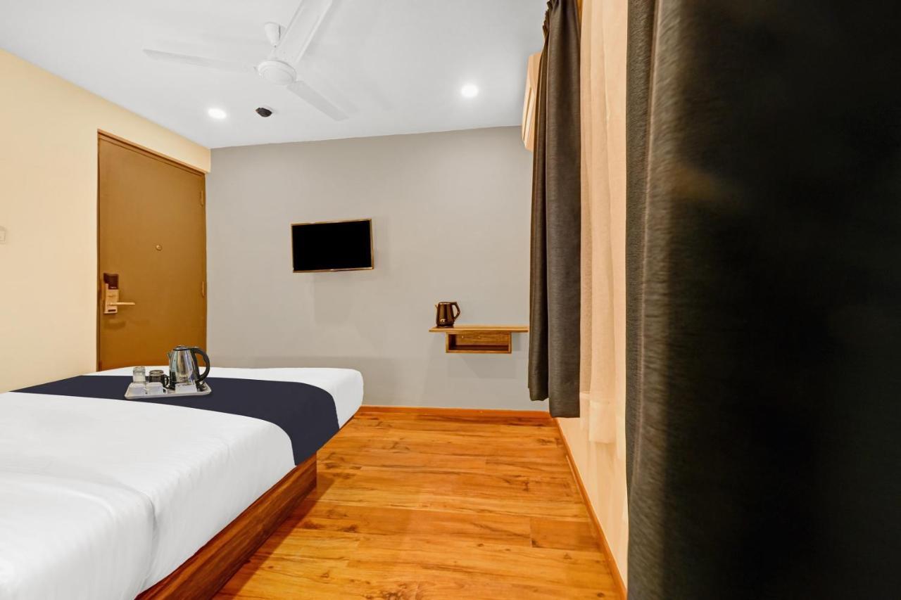 Super Townhouse Oak Hillside Aqua Hotel Khandagiri Buitenkant foto
