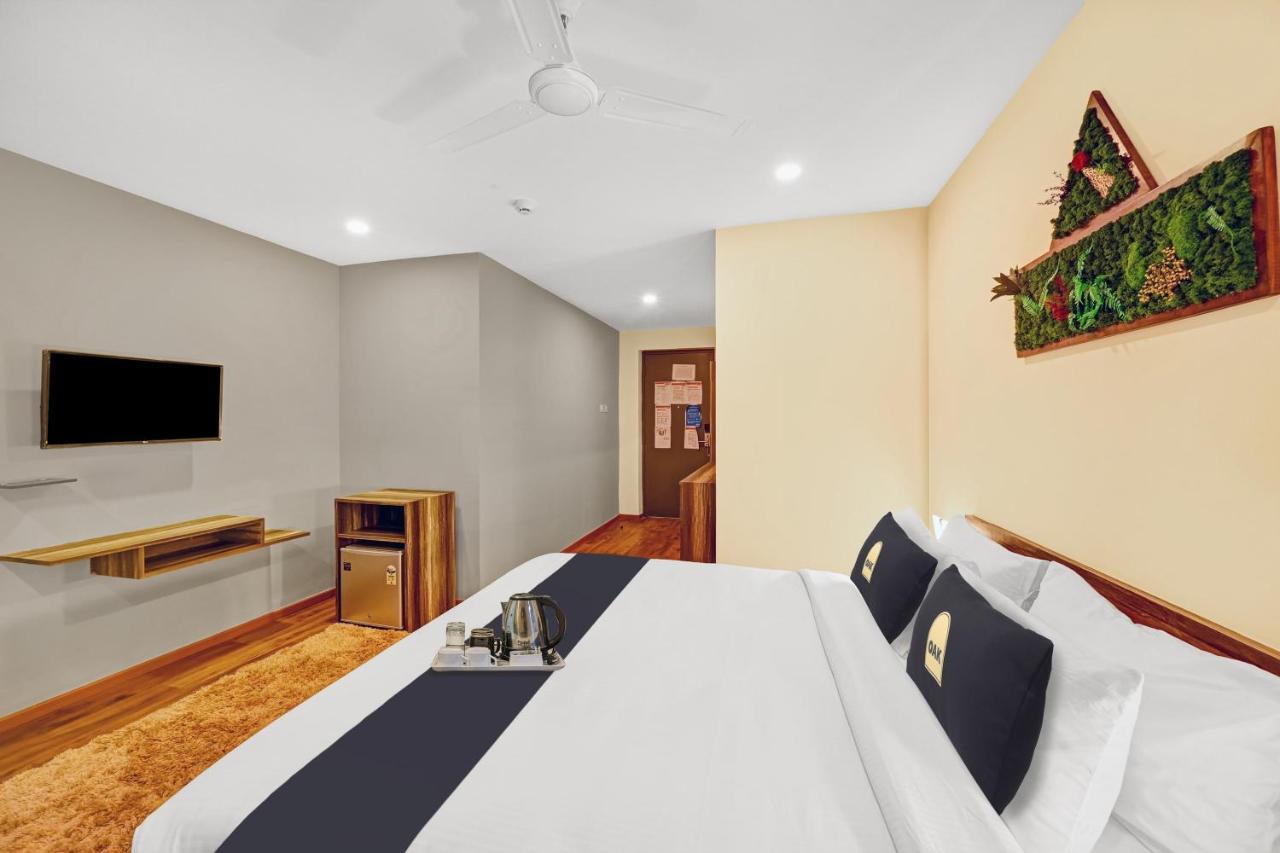 Super Townhouse Oak Hillside Aqua Hotel Khandagiri Buitenkant foto