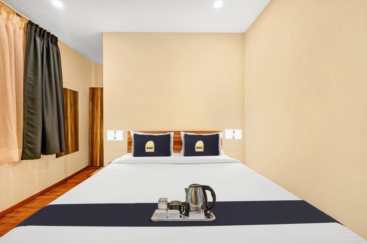 Super Townhouse Oak Hillside Aqua Hotel Khandagiri Buitenkant foto