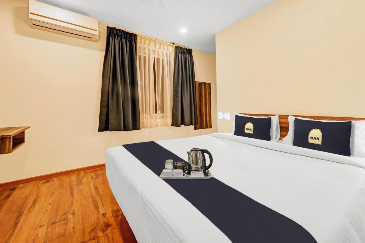 Super Townhouse Oak Hillside Aqua Hotel Khandagiri Buitenkant foto