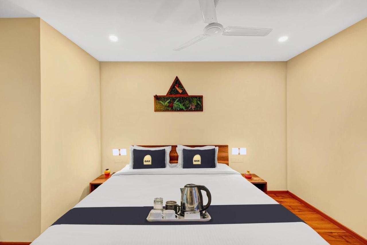 Super Townhouse Oak Hillside Aqua Hotel Khandagiri Buitenkant foto