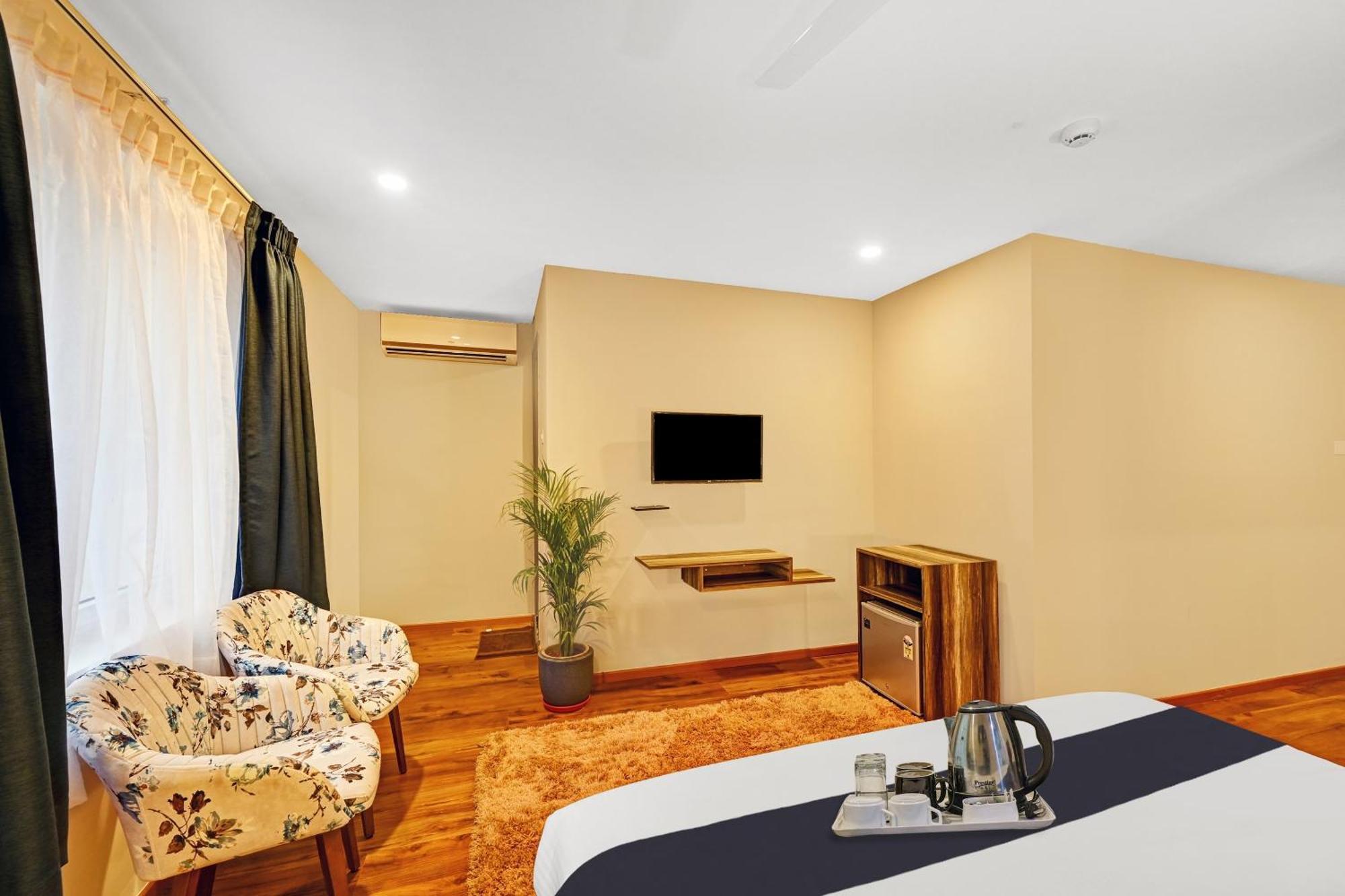 Super Townhouse Oak Hillside Aqua Hotel Khandagiri Buitenkant foto