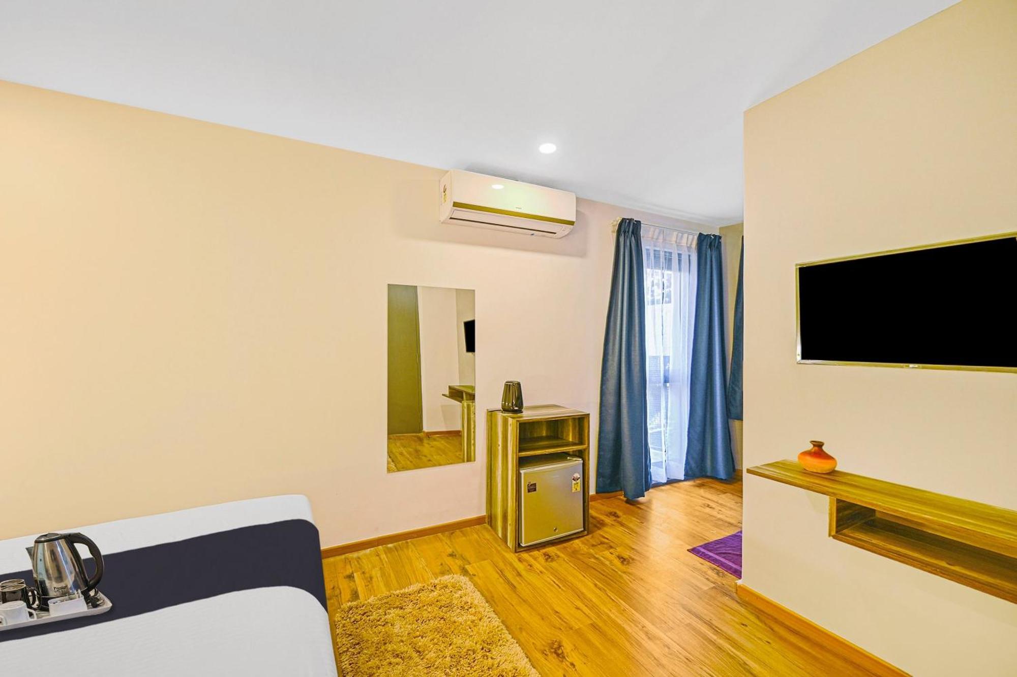 Super Townhouse Oak Hillside Aqua Hotel Khandagiri Buitenkant foto