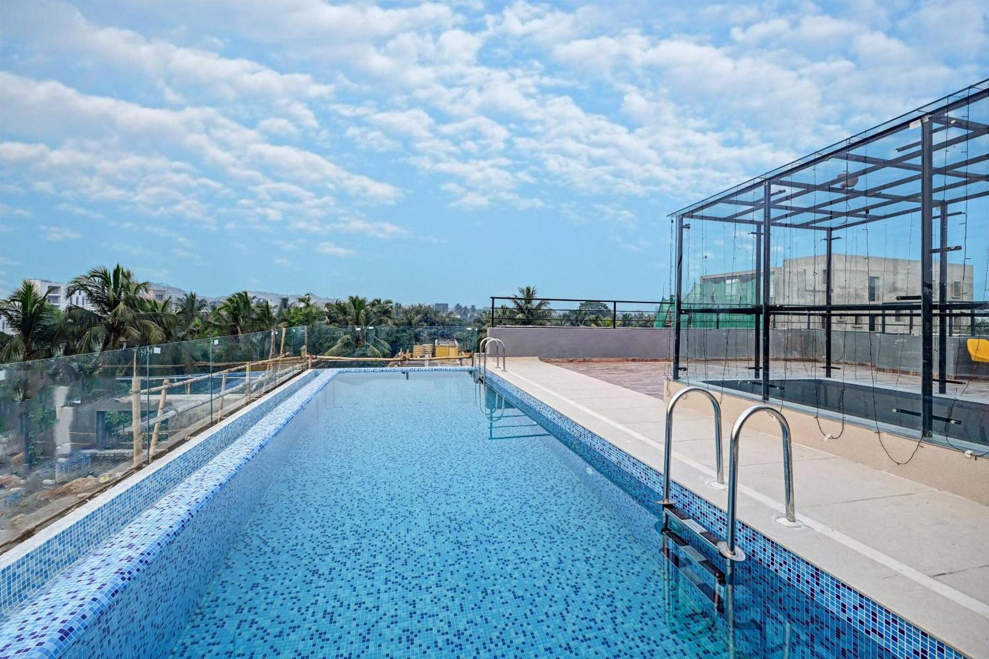 Super Townhouse Oak Hillside Aqua Hotel Khandagiri Buitenkant foto
